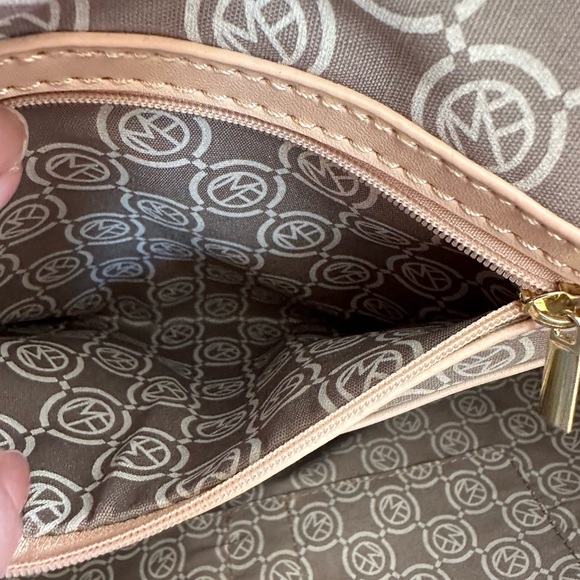 New Marc Fisher Faux Tan Crock Leather Large Bag - Picture 13 of 13